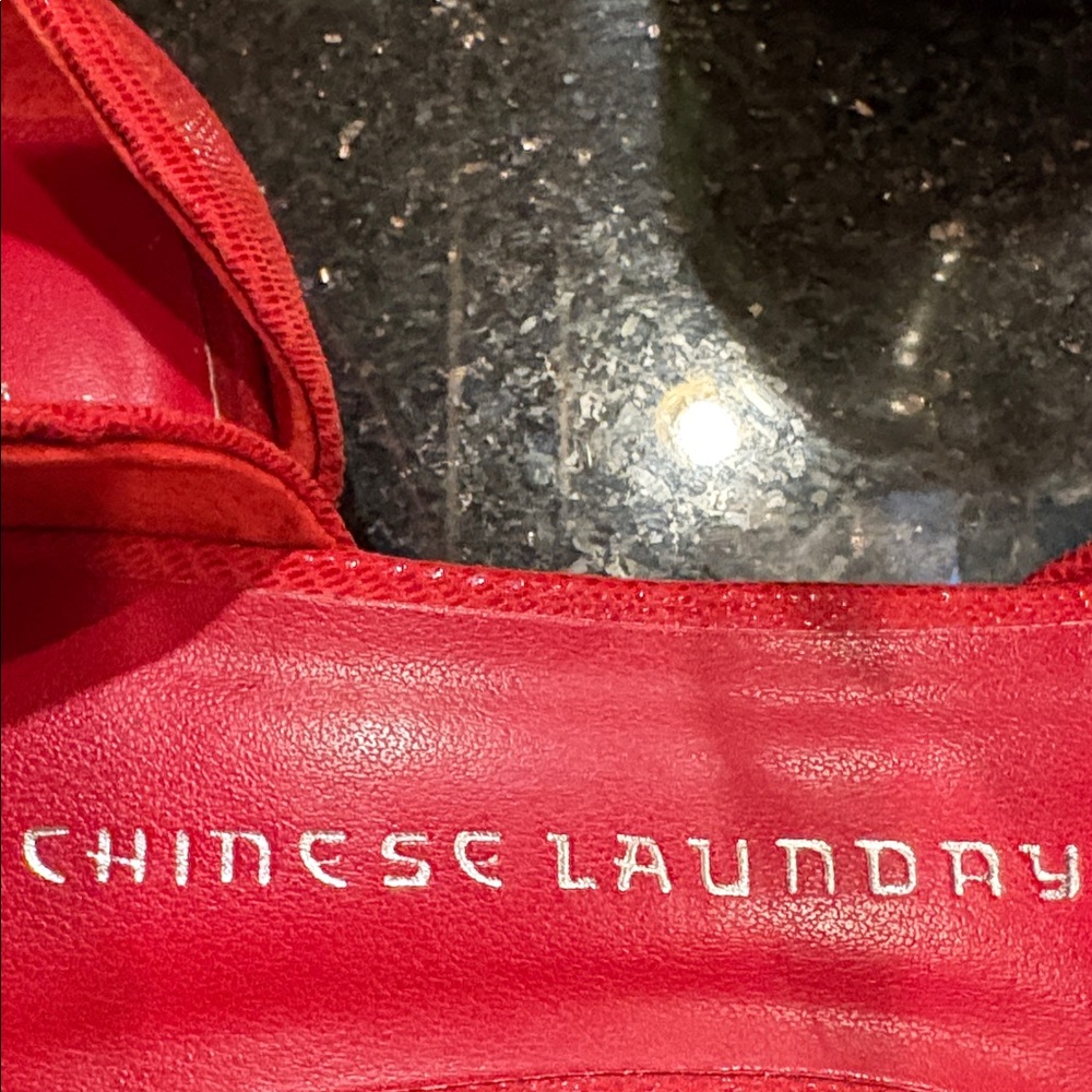 Chinese Laundry Vibrant Red Pointed Flats - Picture 4 of 6